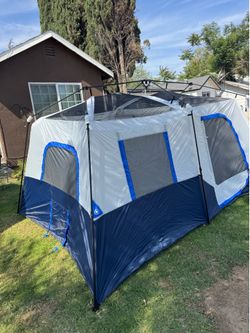 Casa de campaña nueva Ozark Trail Tienda de Campaña Tipo Cabaña para 8 Personas de 13' × 9' con Postes Iluminados por LED, 32 lbs