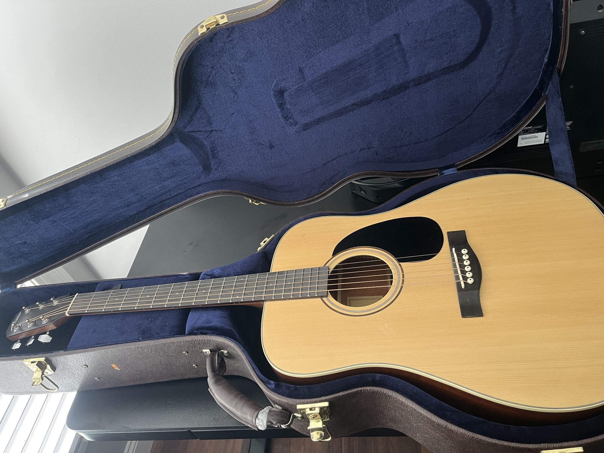 Austin Acoustic Guitar w/ Hard Case + Capos, Tuner, Strings & More – EXCELLENT Condition
