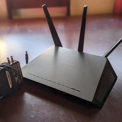 NETGEAR Nighthawk Smart Wi-Fi Router (R7000)