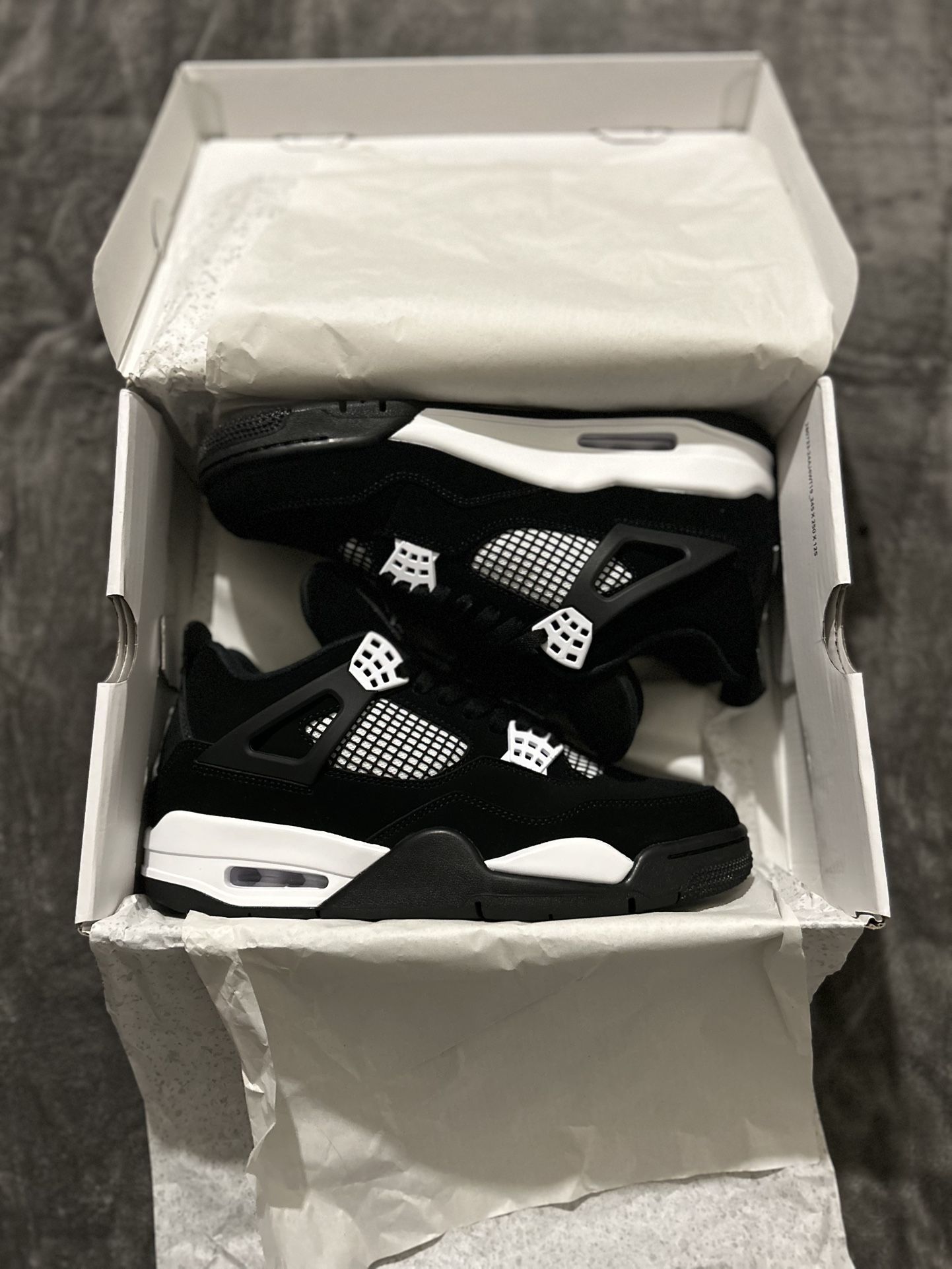 Jordan 4s White Thunders