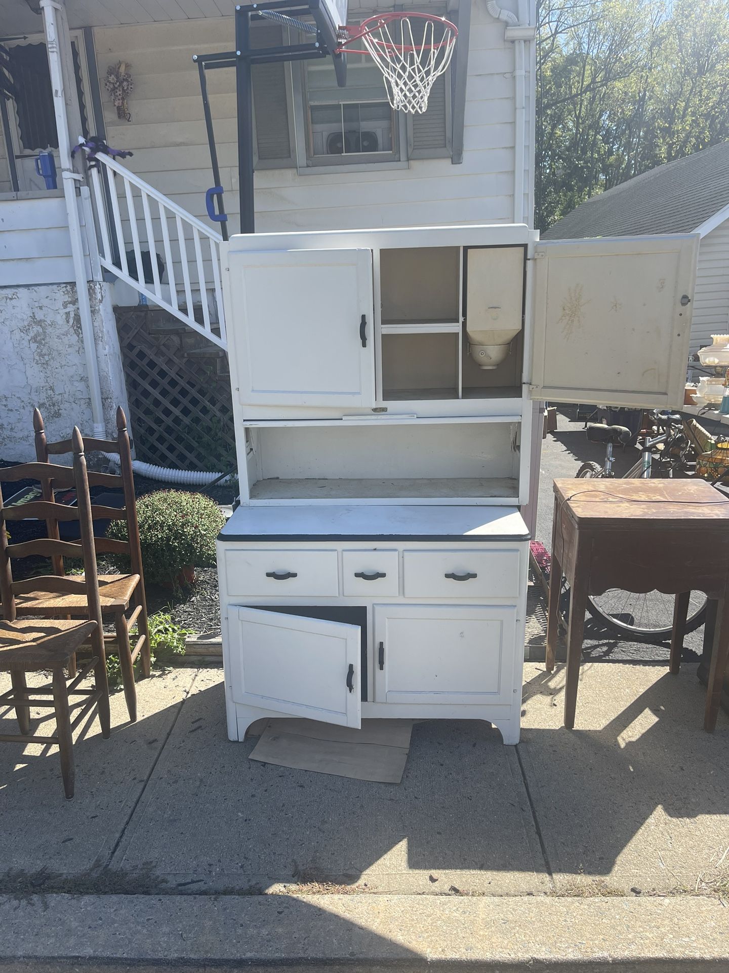 Seller Hoosier Cabinet With Flour Sifter