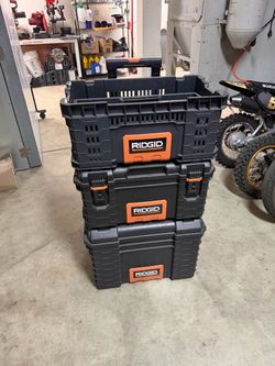 Three tier rigid tool cart