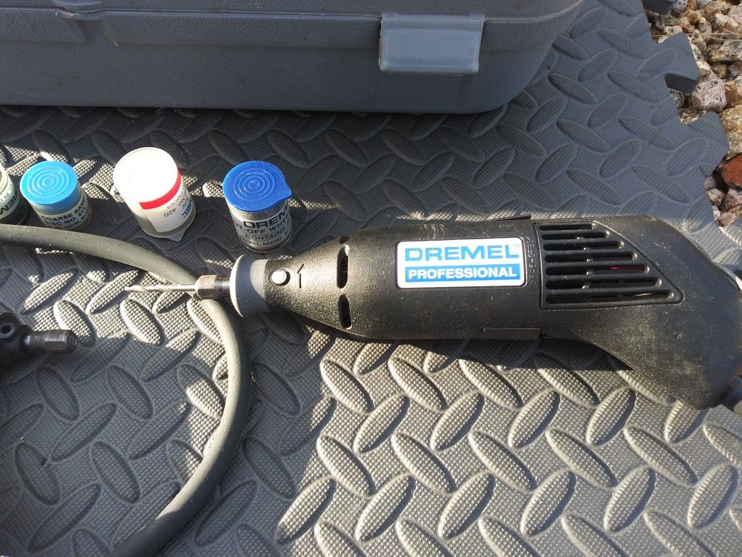 DREMEL 398 Professional VS Rotary Tool Kit with Bits for Sale in Peoria