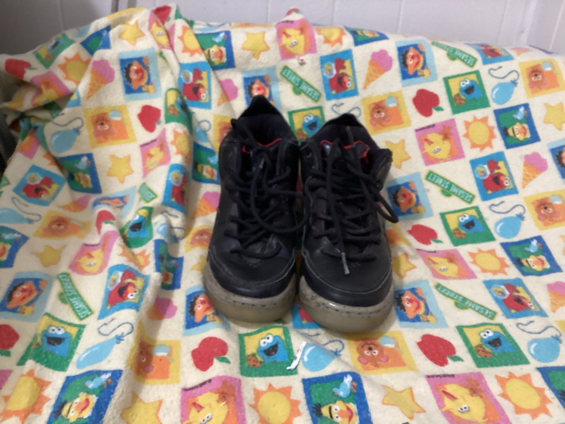 Jordan Youth Sneakers Boys Size 41/2