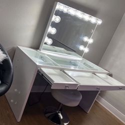 Impressions Vanity 