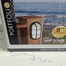 DECK LIGHT  RUST AND GADE RESISTANT