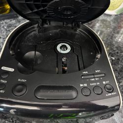 Alarm Radio, CD Player, 2 Alarms