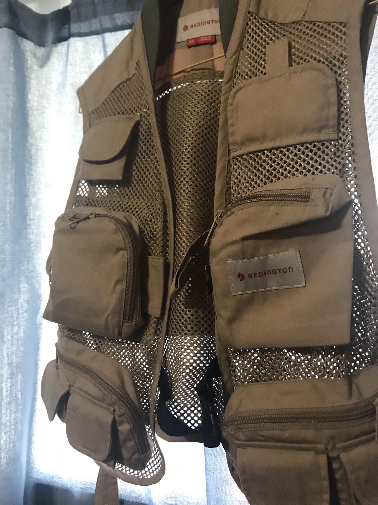 Redington fisherman vest size xs 12 pocket