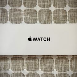 Apple Watch SE 2nd Gen 40mm GPS - BRAND NEW