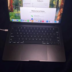 Apple MacBook Pro M4 Pro Chip 24gb Ram 1TB hard Drive 10/10 Condition 27 Cycle Count Wasn’t Used Hardly 