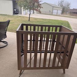 Gently Used Baby Crib + Like-New Mattress – Great Condition!