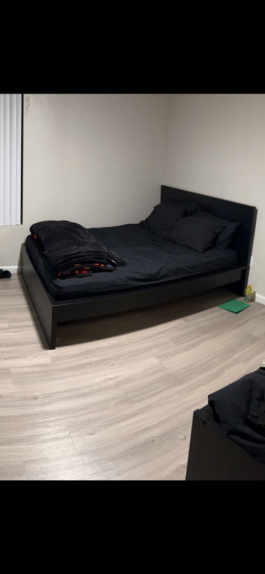 Bed frame & mattress
