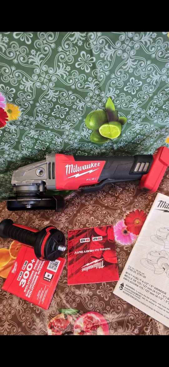 Milwaukee
M18 FUEL 18V Lithium-Ion Brushless Cordless 4-1/2 in./5 in. Grinder w/Paddle Switch (Tool-Only)