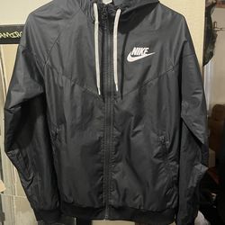 YOUTH NIKE sweaters n jackets
