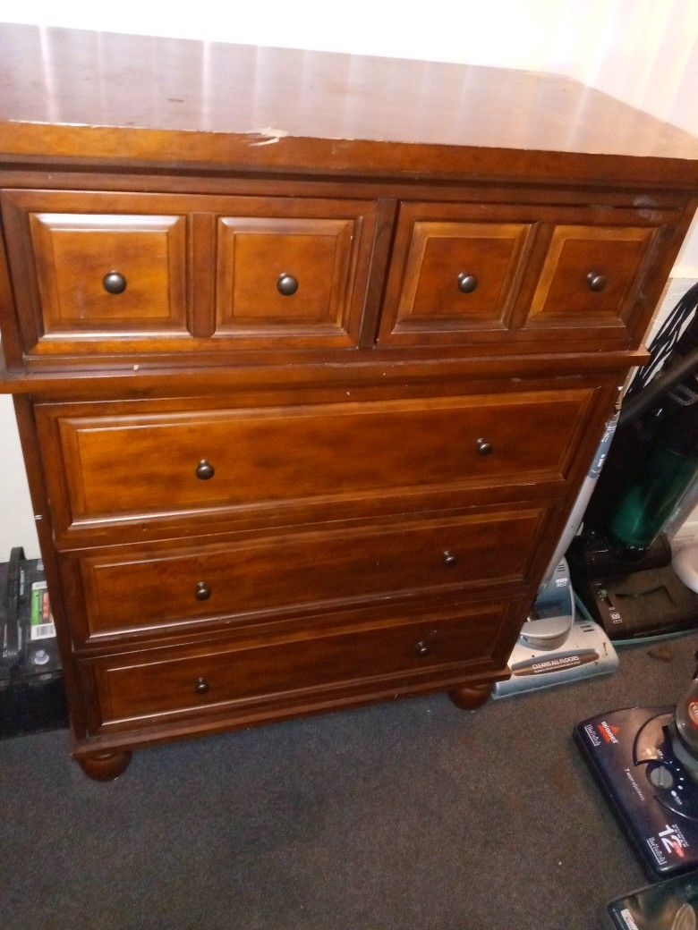 DRESSER