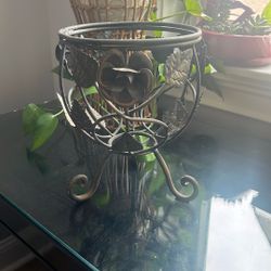 Rose leaf metal plate holder 8 inches tall 8 inches round