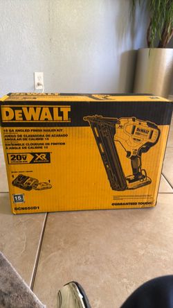 DEWALT 20V MAX XR 15-Gauge Finish Nailer Kit – New