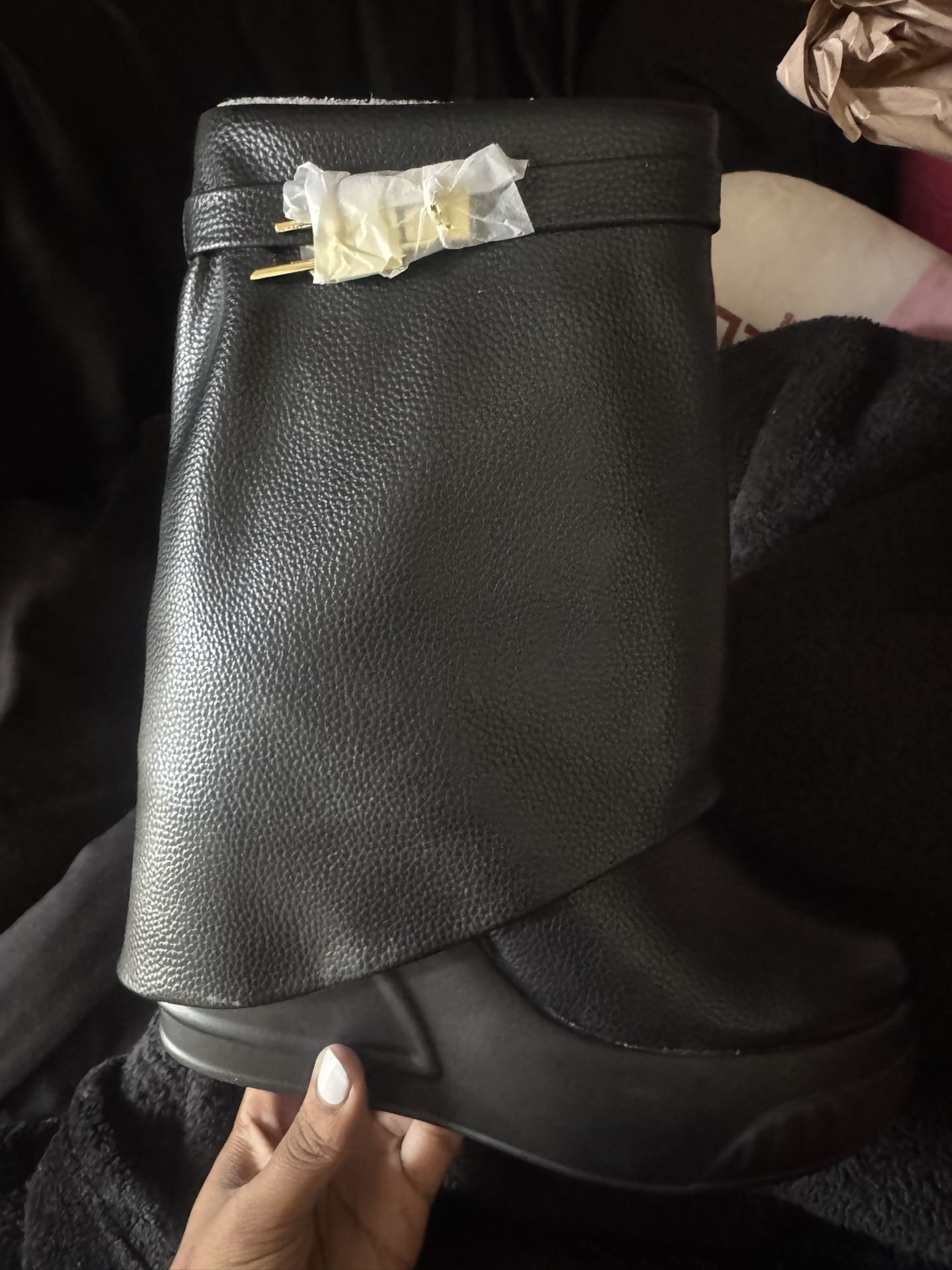 Black boots. Fashion nova boots calf