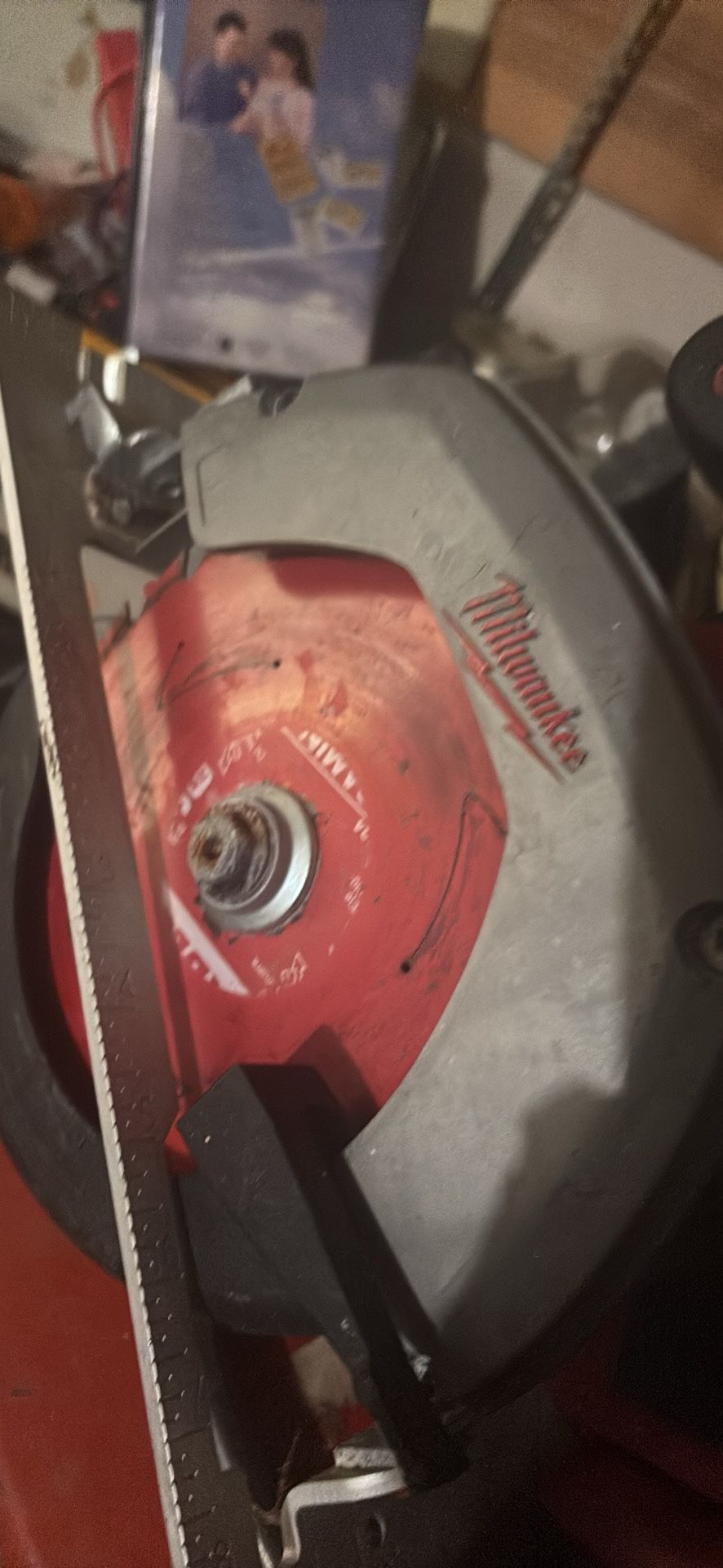 Milwaukee M18 6.5 Inch Circular Saw / With M18 Battery