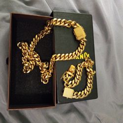  Miami  Cuban Link Set/chain&bracelet//Life guaranty.  /18 Gold Plated /chain 22 Inches&bracelet 9 Inches