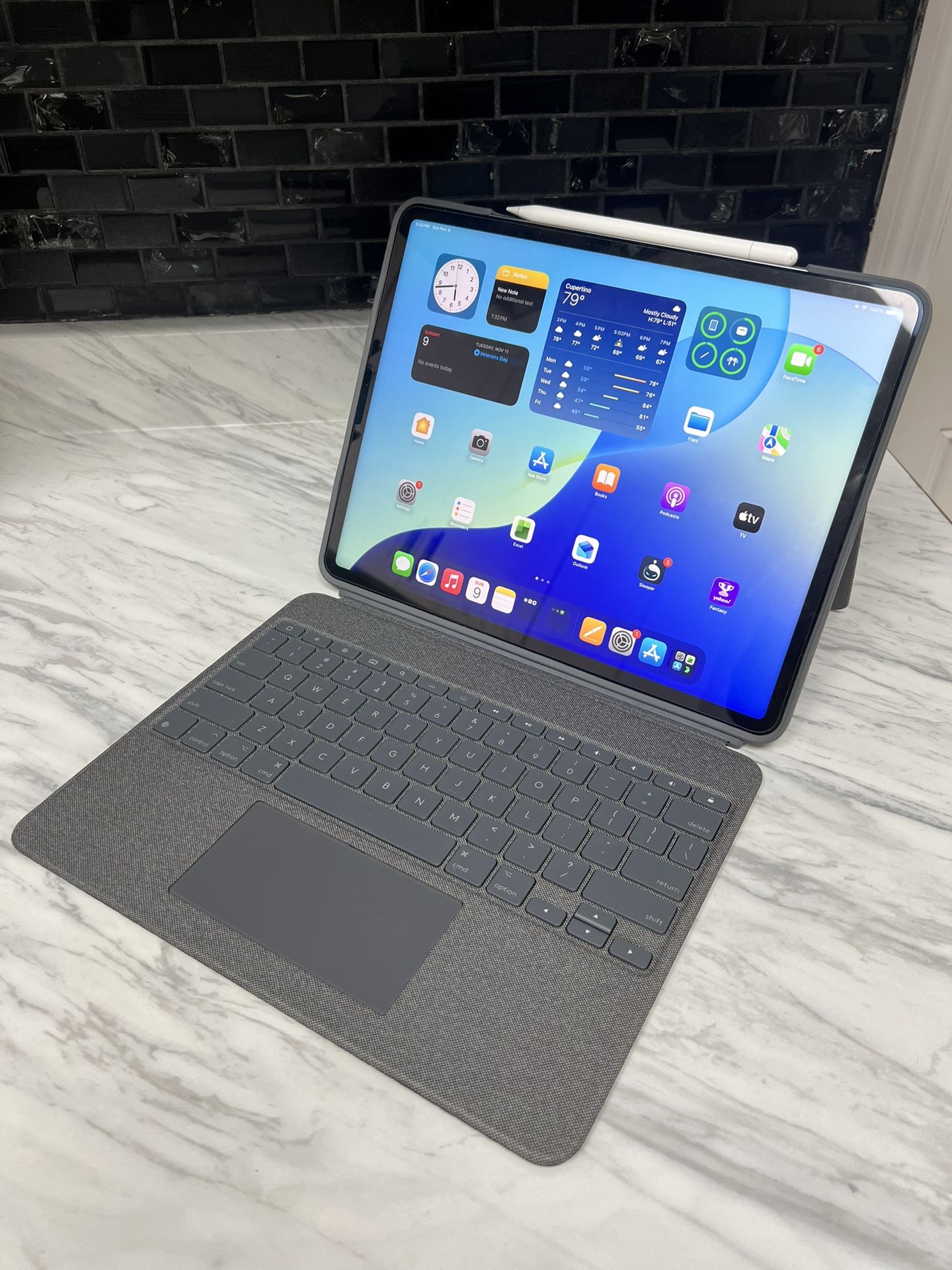 iPad Pro 12.9-inch (6th generation)