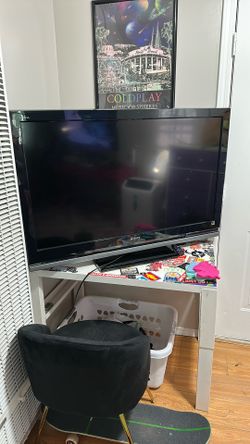 Sony Flatscreen TV 44”