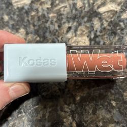 NEW KOSAS WET LIP OIL PLUMPING LIP TREATMENT IN UNBUTTONED FULL SIZE $10!!