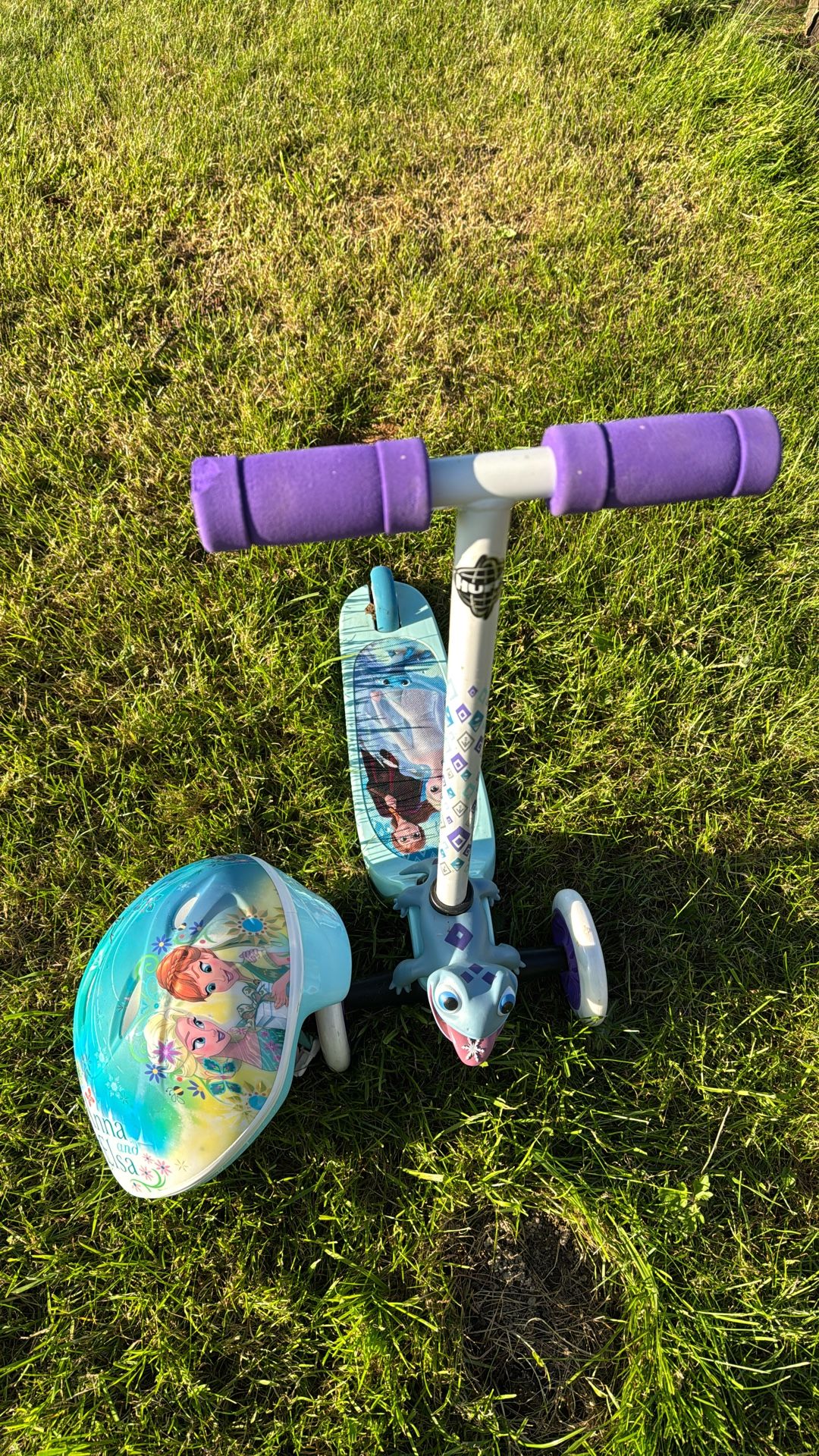 Kids Scooter And Helmet Elsa And Ana