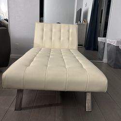White shades lounge