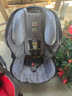 2 carseats 25 each