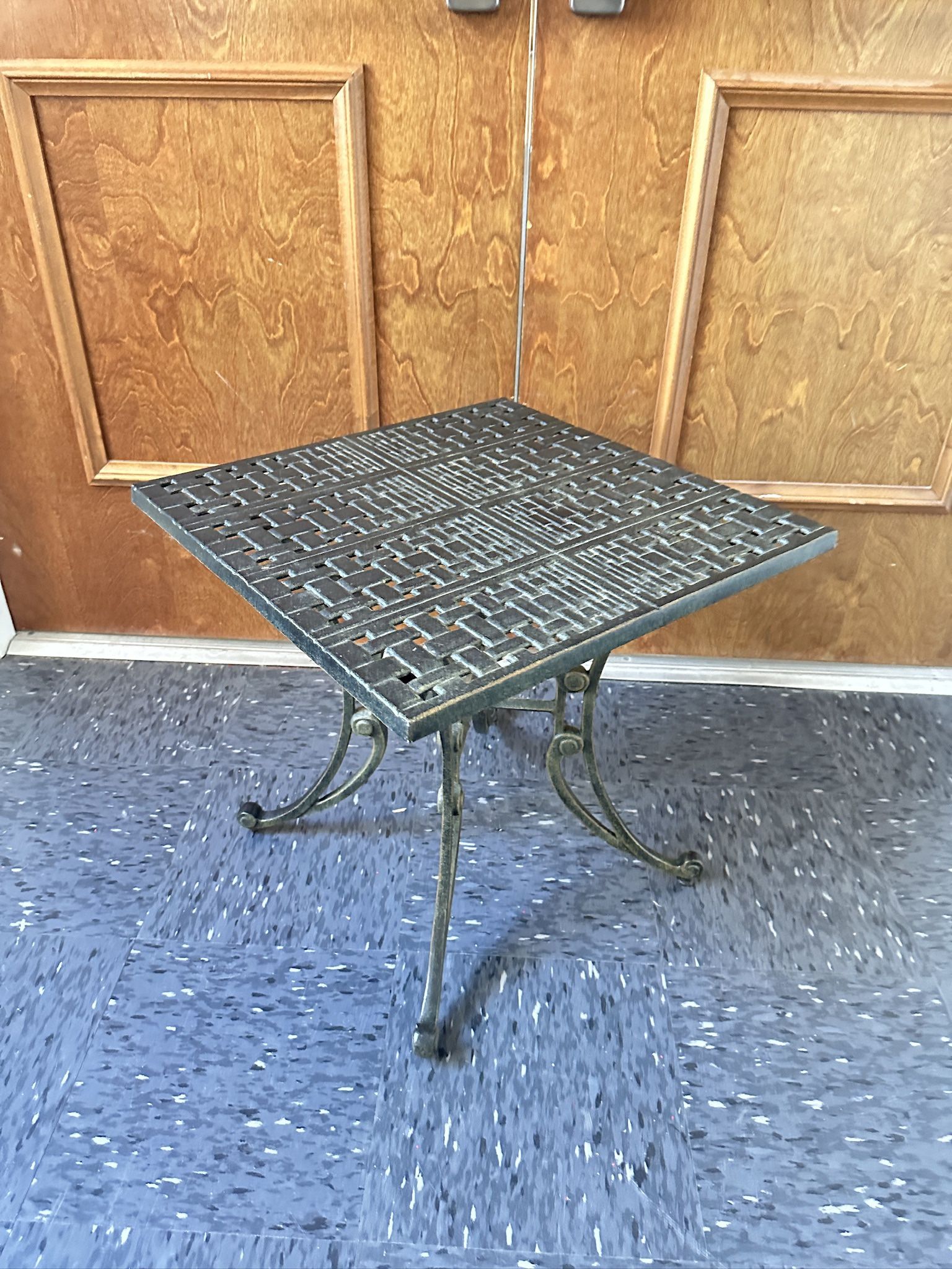 Metal Patio Side End Table Top20x20” XH19.5