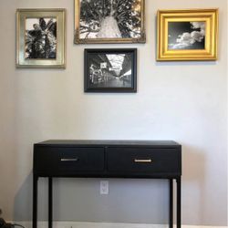 Elegant entry table