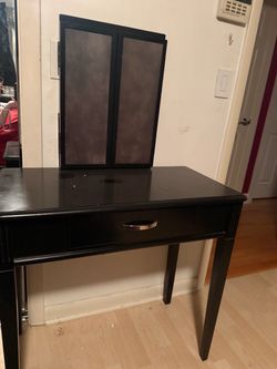 Black Tri-Fold Mirror Vanity / Makeup Table