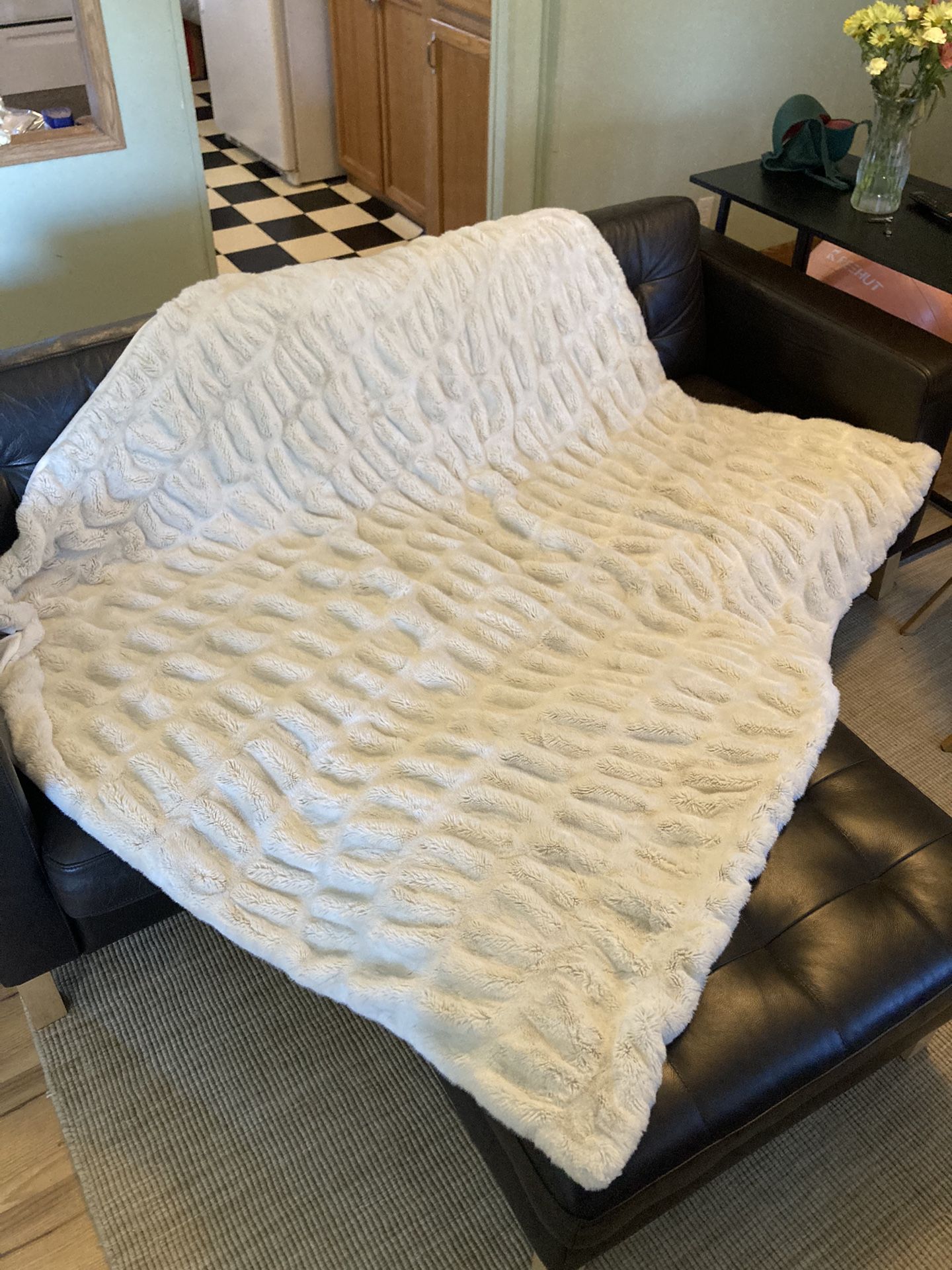Fabulous Furs Ivory Mink Faux Fur Throw Blanket 60x72
