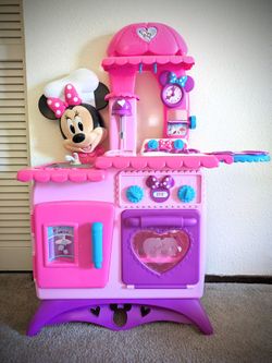 Disney Minnie Mouse Kitchen with LOTS of accessories