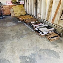 Moving boxes.      (. 65 Bx)