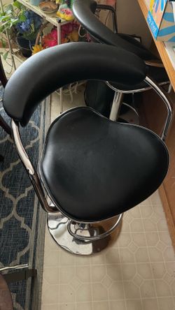 2 bar stools