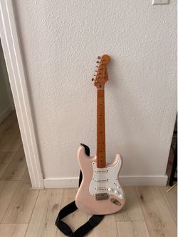 Squier Stratocaster Pink