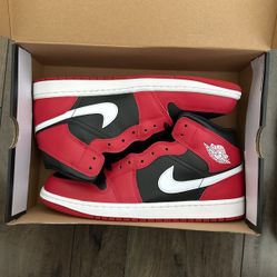 Air Jordan 1 Mid