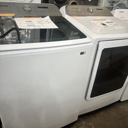 New Samsung Washer And Gas Dryer Set
