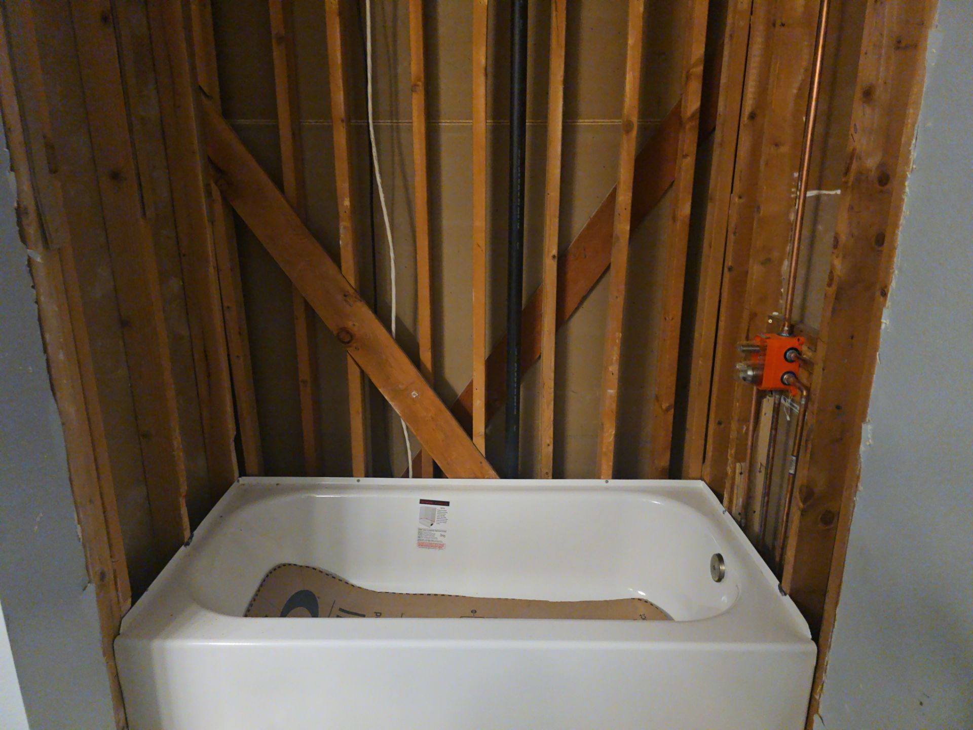 Free pluming tub