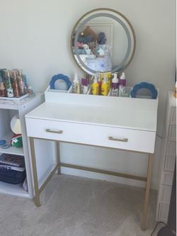 Girls vanity