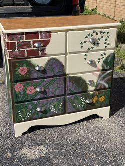Painted wooden chest of drawers