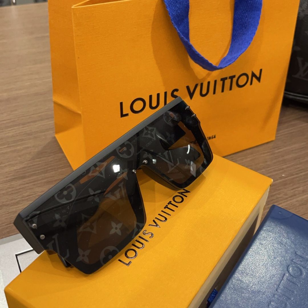 Louis Vuitton Black Men’s And Women’s Unisex Celebrity Sunglasses 