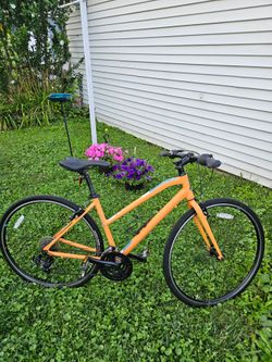 Like new! Raleigh Alysa Hybrid Bike