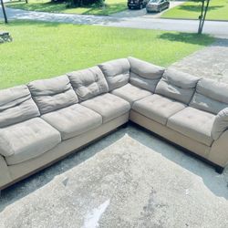Grey Sectional With free Delivery 🚛