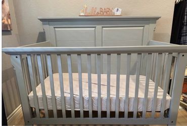 Free baby crib and mattress