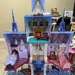 Disney Frozen Ultimate Arendelle Castle 