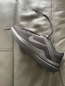 Tennis Nike 8.5 caminar negros