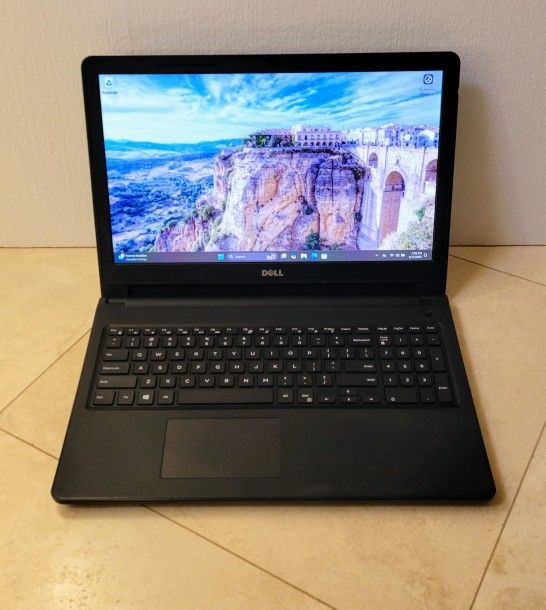 Dell Inspiron 15 Laptop ,SSD ( Solid State Hard Drive),WiFi,Bluetooth,HDMI, Windows 11 , Fast -> Good Condition